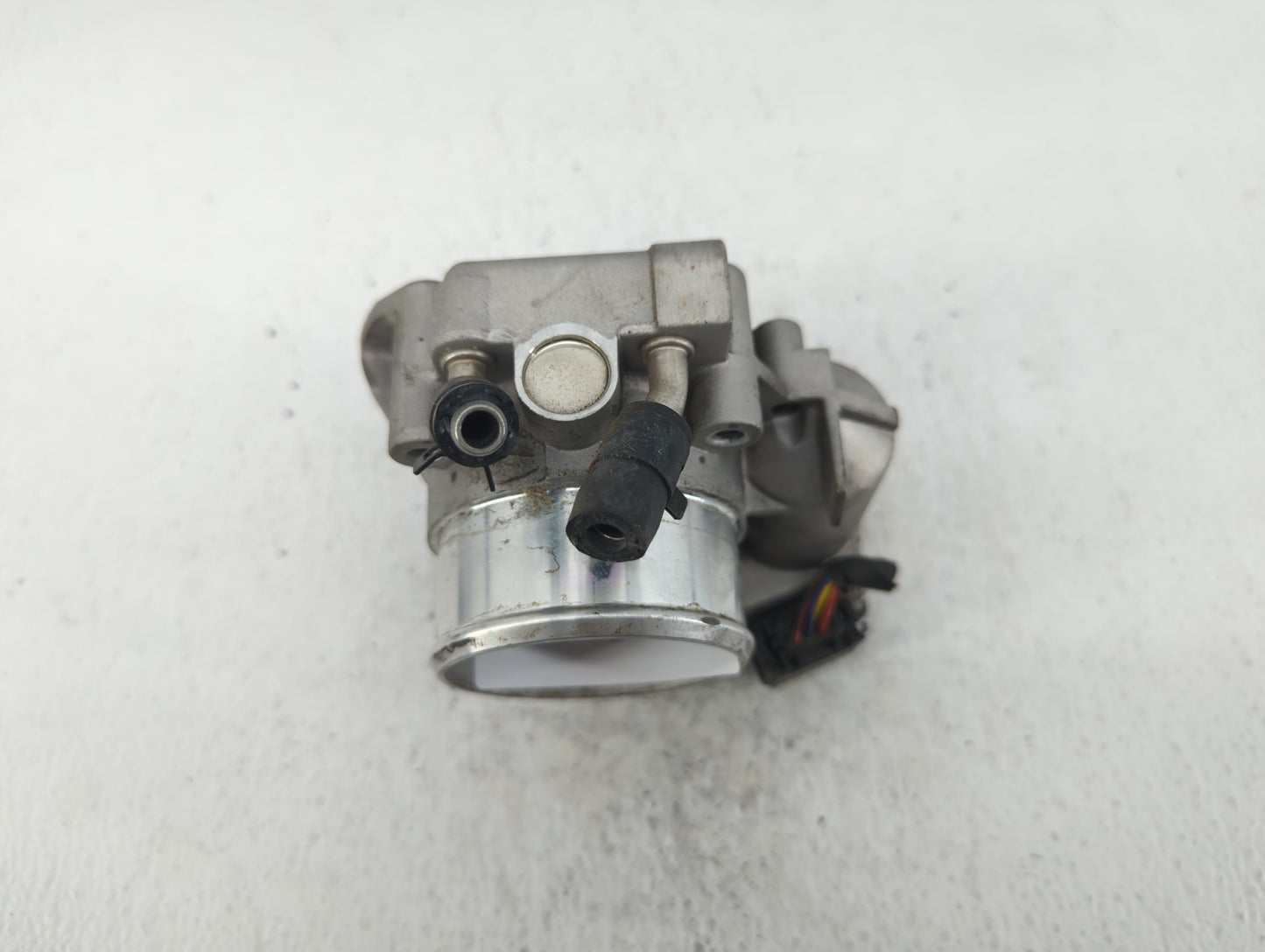 2011-2014 Hyundai Sonata Throttle Body P/N:35100-2G710 Fits Fits 2011 2012 2013 2014 2015 2016 OEM Used Auto Parts - Oemused