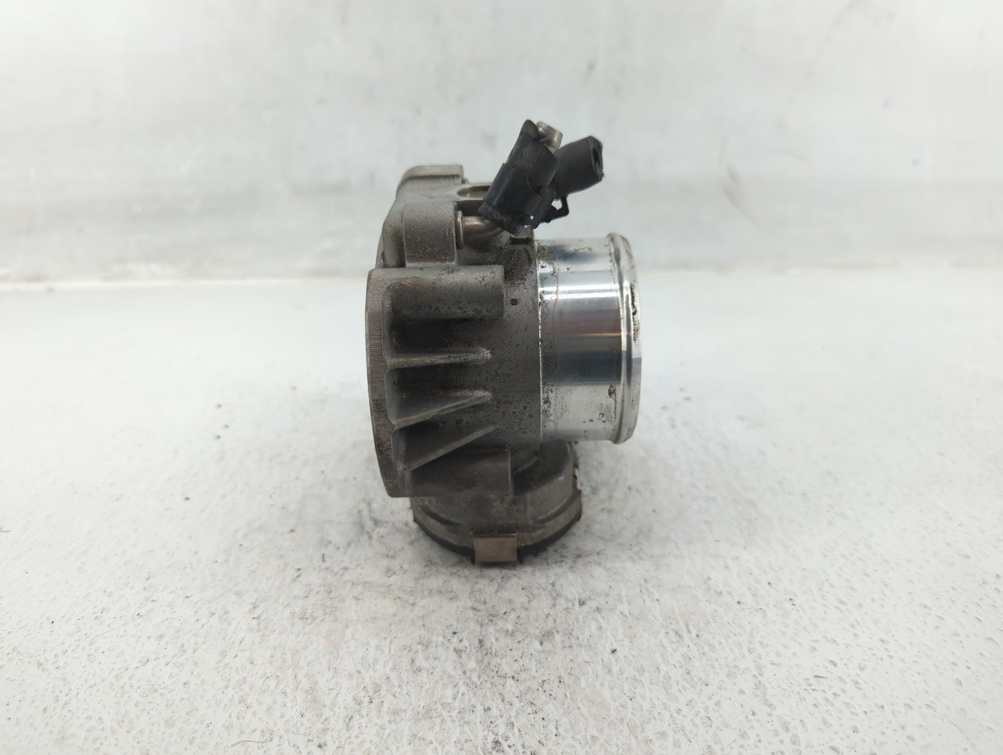 2011-2014 Hyundai Sonata Throttle Body P/N:35100-2G710 Fits Fits 2011 2012 2013 2014 2015 2016 OEM Used Auto Parts - Oemused