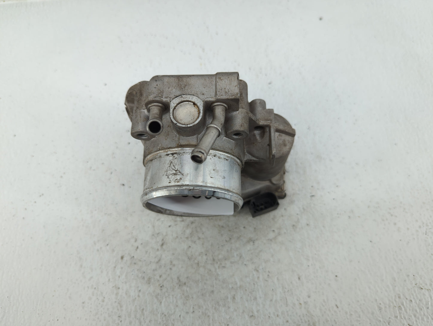 2011-2014 Hyundai Sonata Throttle Body P/N:35100-2G710 Fits Fits 2011 2012 2013 2014 2015 2016 OEM Used Auto Parts - Oemused