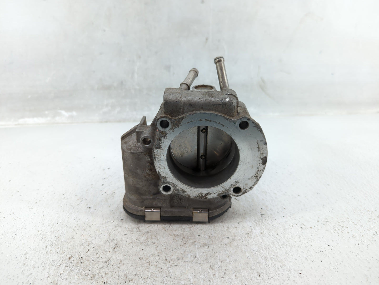 2011-2014 Hyundai Sonata Throttle Body P/N:35100-2G710 Fits Fits 2011 2012 2013 2014 2015 2016 OEM Used Auto Parts - Oemused