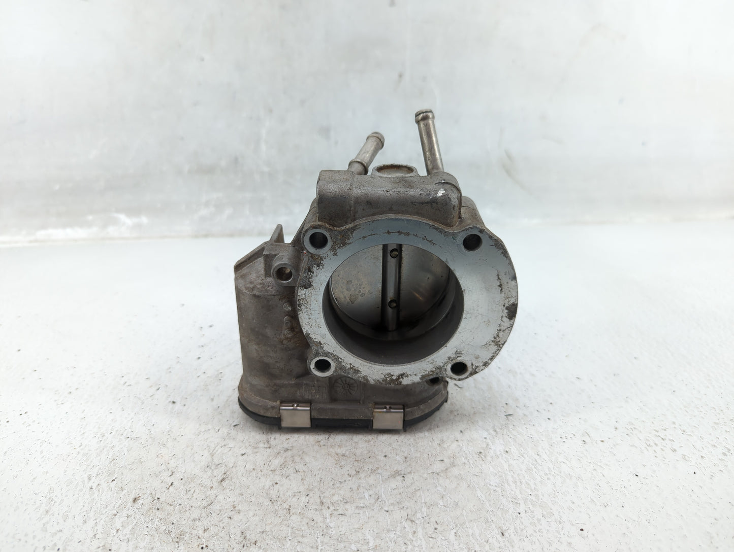 2011-2014 Hyundai Sonata Throttle Body P/N:35100-2G710 Fits Fits 2011 2012 2013 2014 2015 2016 OEM Used Auto Parts - Oemused