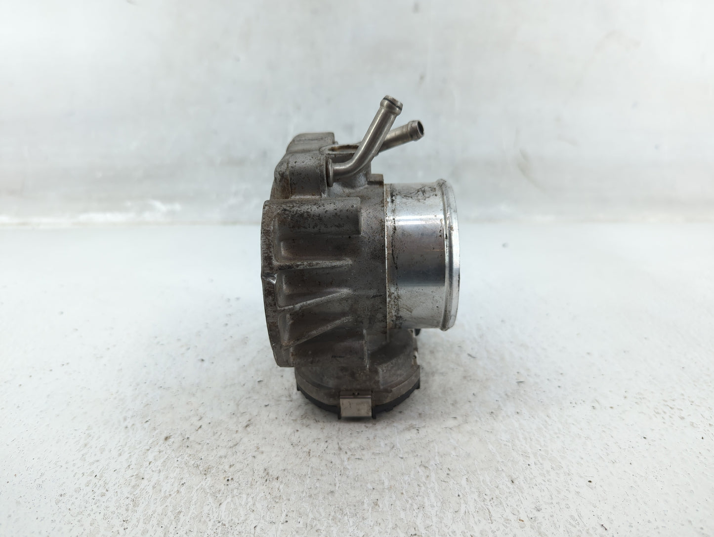 2011-2014 Hyundai Sonata Throttle Body P/N:35100-2G710 Fits Fits 2011 2012 2013 2014 2015 2016 OEM Used Auto Parts - Oemused