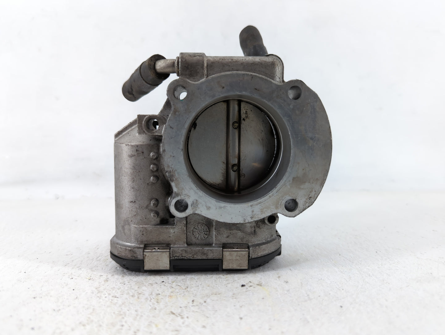 2011-2015 Hyundai Sonata Throttle Body P/N:35100-2G800 Fits Fits 2011 2012 2013 2014 2015 2016 OEM Used Auto Parts - Oemused