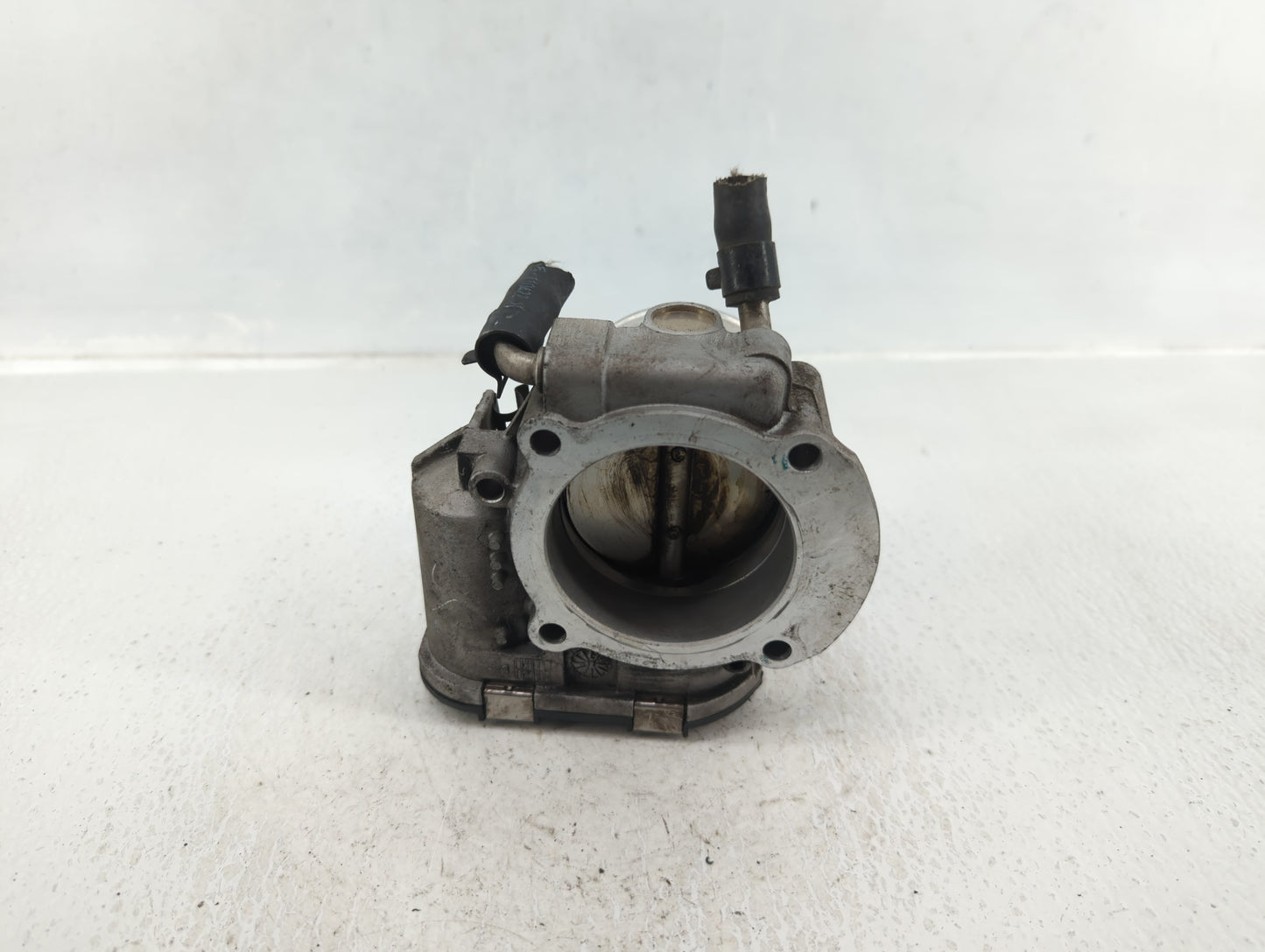2011-2014 Hyundai Sonata Throttle Body P/N:35100-2G700 Fits Fits 2011 2012 2013 2014 2015 2016 OEM Used Auto Parts - Oemused