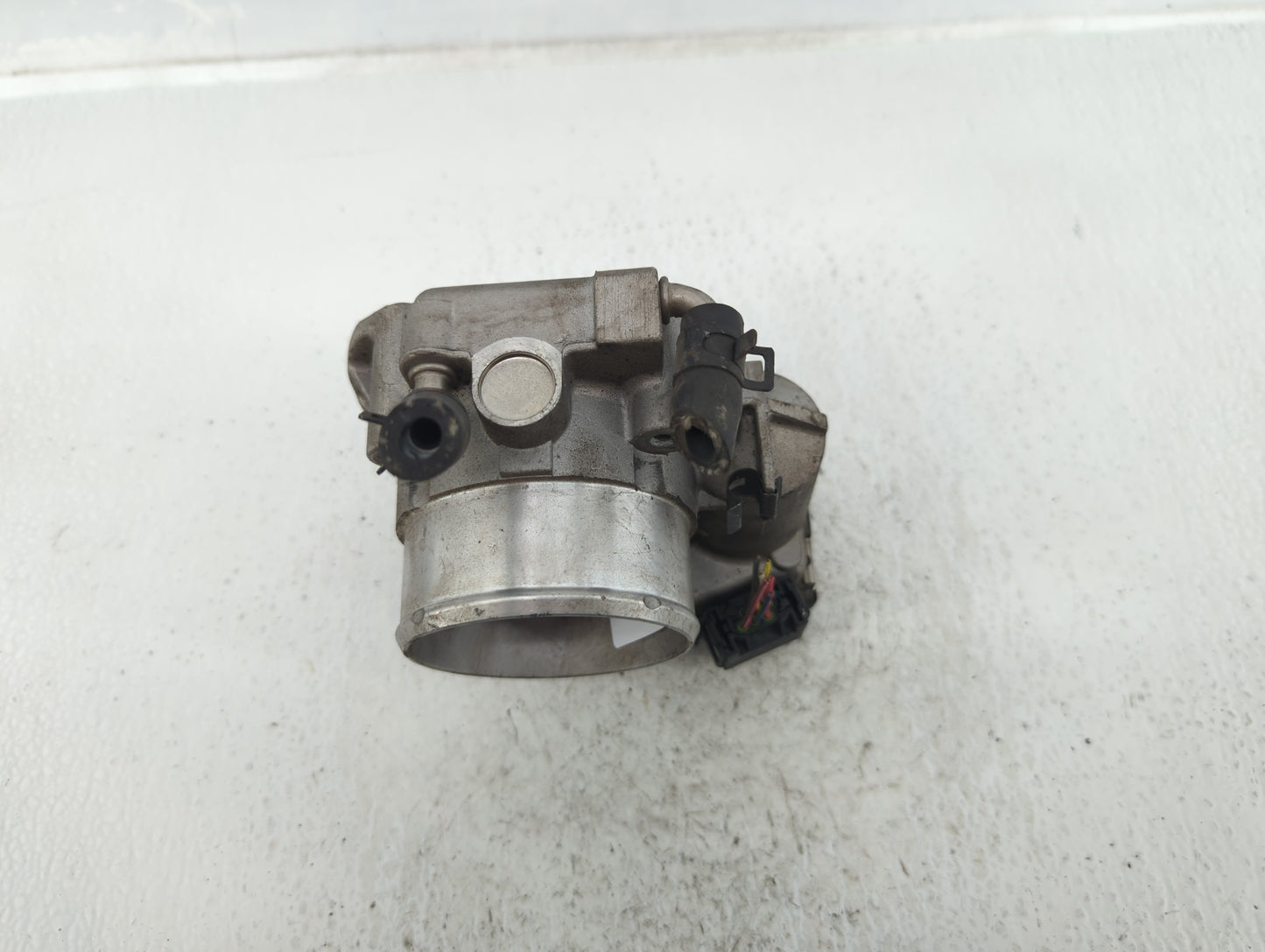 2011-2014 Hyundai Sonata Throttle Body P/N:35100-2G700 Fits Fits 2011 2012 2013 2014 2015 2016 OEM Used Auto Parts - Oemused