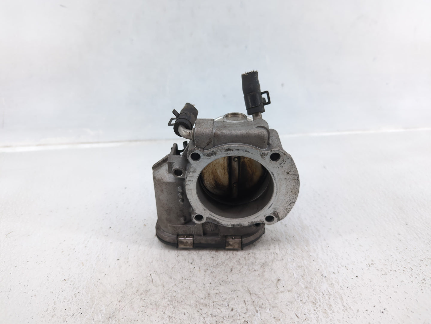 2011-2014 Hyundai Sonata Throttle Body P/N:35100-2G700 Fits Fits 2011 2012 2013 2014 2015 2016 OEM Used Auto Parts - Oemused
