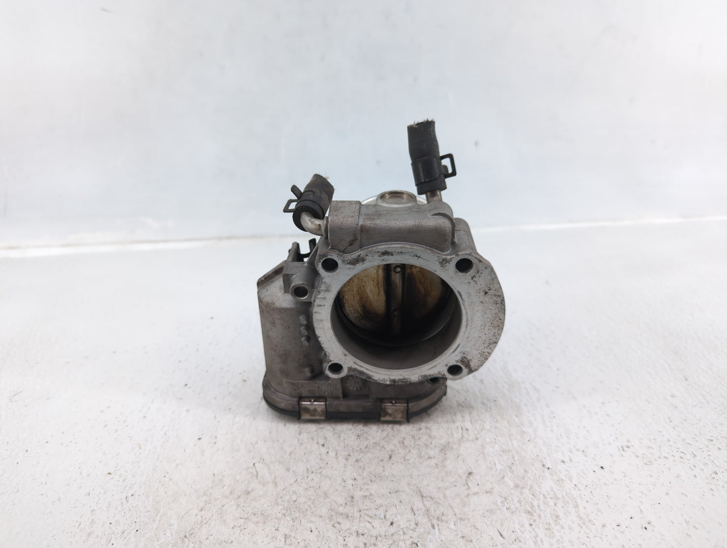 2011-2014 Hyundai Sonata Throttle Body P/N:35100-2G700 Fits Fits 2011 2012 2013 2014 2015 2016 OEM Used Auto Parts - Oemused