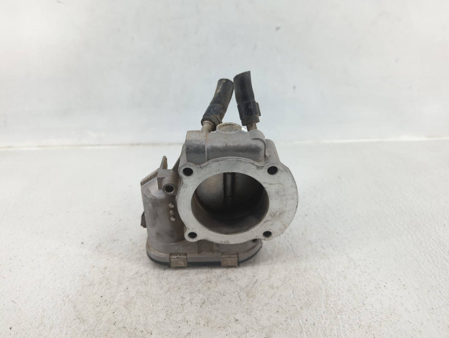2011-2014 Hyundai Sonata Throttle Body P/N:35100-2G710 Fits Fits 2011 2012 2013 2014 2015 2016 OEM Used Auto Parts - Oemused