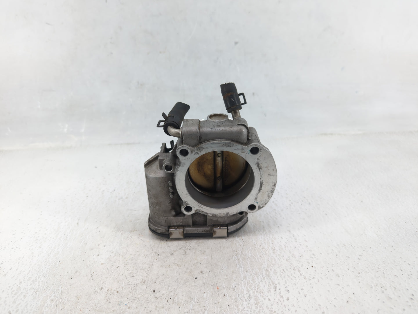 2011-2014 Hyundai Sonata Throttle Body P/N:35100-2G700 Fits Fits 2011 2012 2013 2014 2015 2016 OEM Used Auto Parts - Oemused
