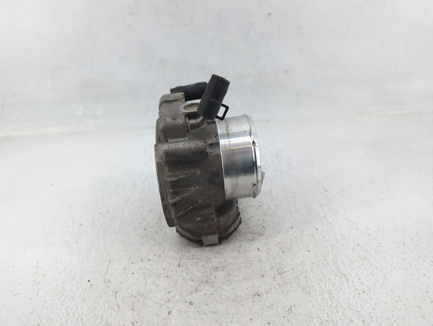 2011-2014 Hyundai Sonata Throttle Body P/N:351000-2G700 Fits Fits 2011 2012 2013 2014 2015 2016 OEM Used Auto Parts - Oemuse