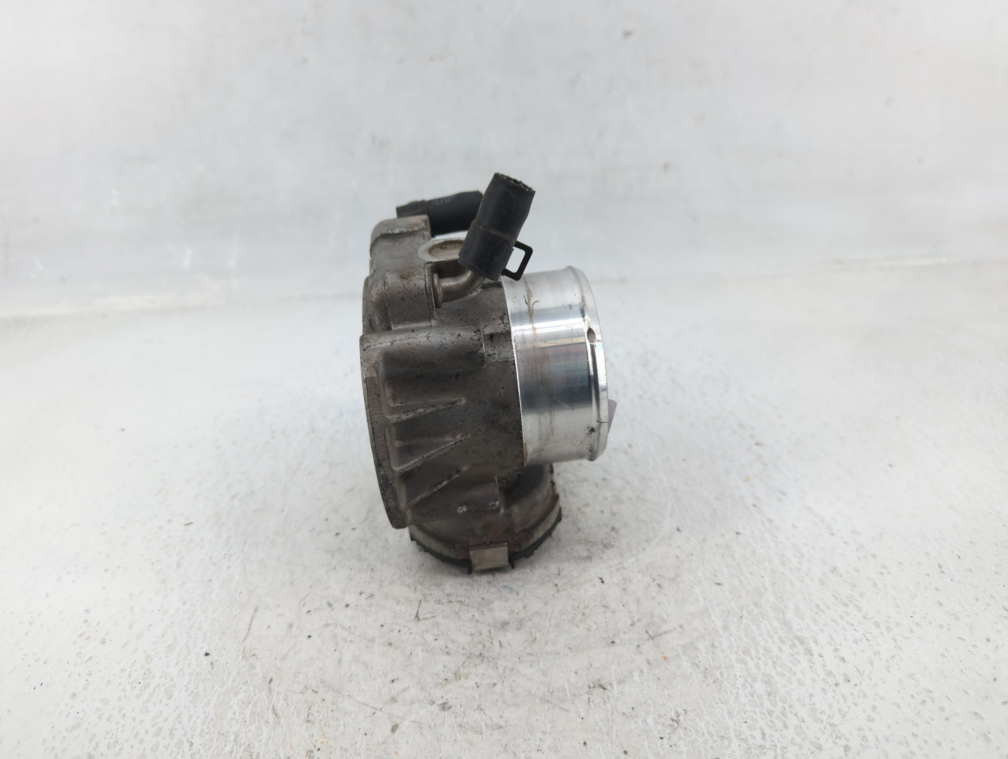 2011-2014 Hyundai Sonata Throttle Body P/N:351000-2G700 Fits Fits 2011 2012 2013 2014 2015 2016 OEM Used Auto Parts - Oemuse