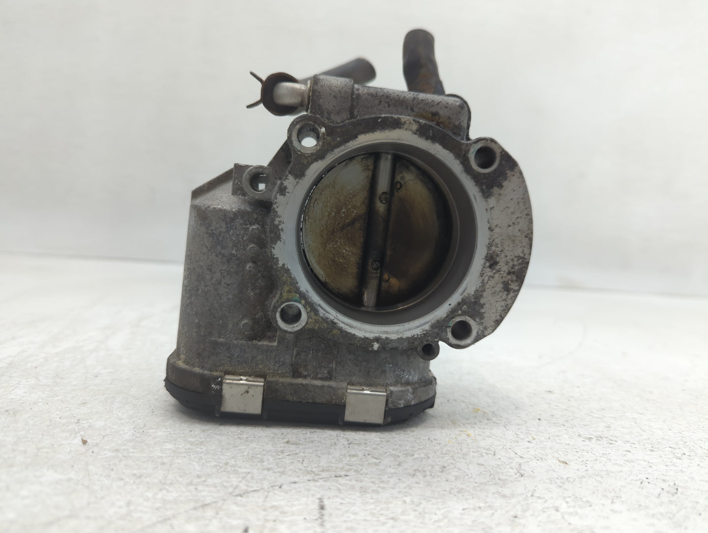 2011-2014 Hyundai Sonata Throttle Body P/N:35100-2G700 Fits Fits 2011 2012 2013 2014 2015 2016 OEM Used Auto Parts - Oemused