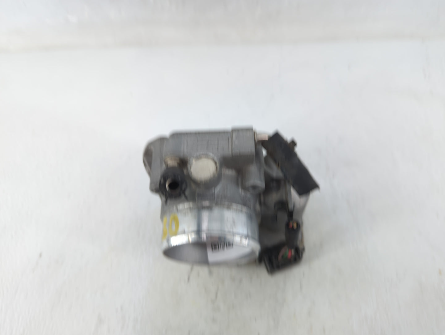 2011-2015 Hyundai Sonata Throttle Body P/N:35100-2G800 Fits Fits 2011 2012 2013 2014 2015 2016 OEM Used Auto Parts - Oemused