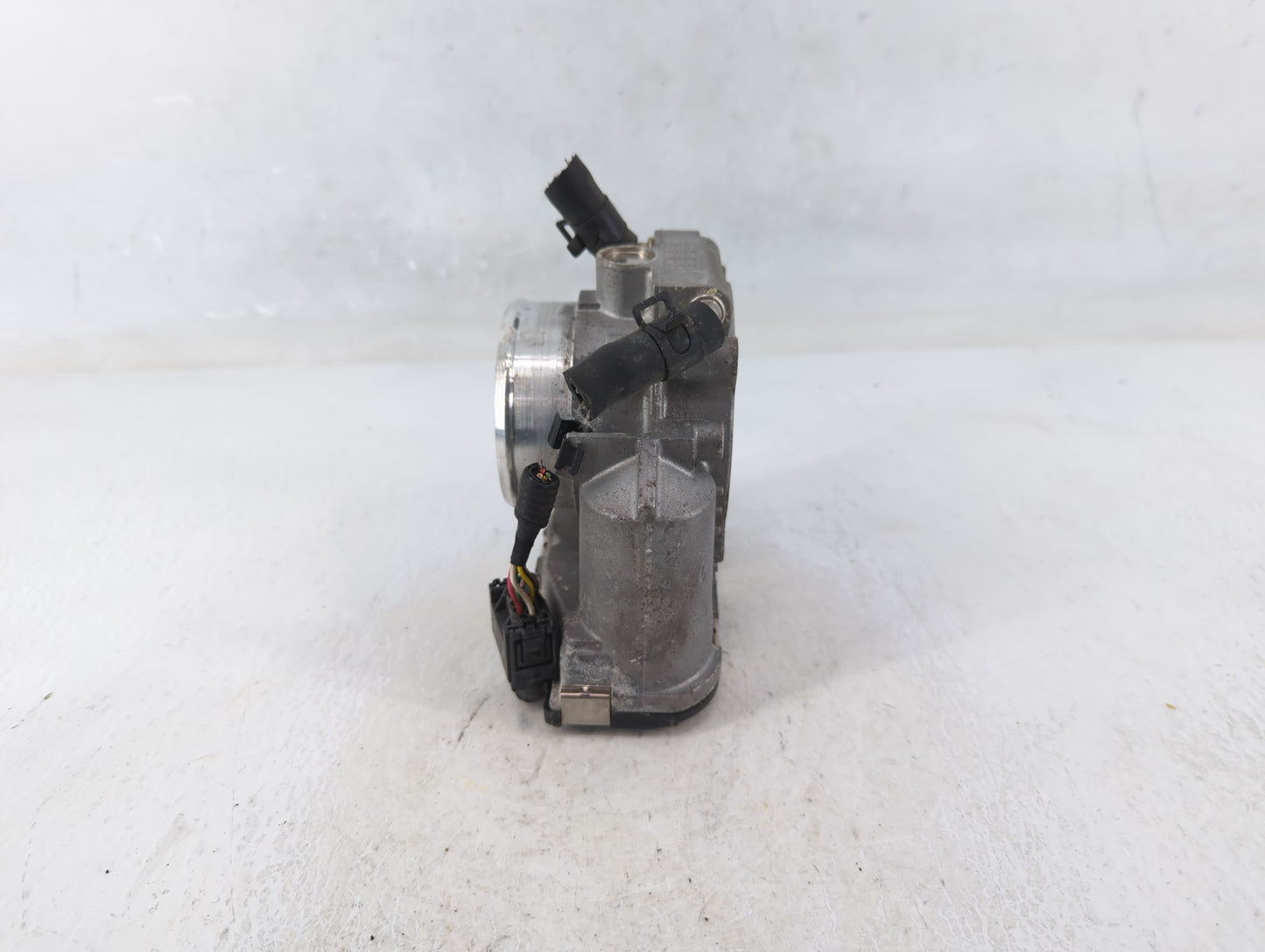 2011-2015 Hyundai Sonata Throttle Body P/N:35100-2G800 Fits Fits 2011 2012 2013 2014 2015 2016 OEM Used Auto Parts - Oemused