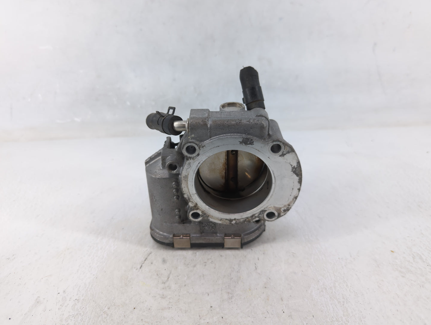 2011-2015 Hyundai Sonata Throttle Body P/N:35100-2G800 Fits Fits 2011 2012 2013 2014 2015 2016 OEM Used Auto Parts - Oemused