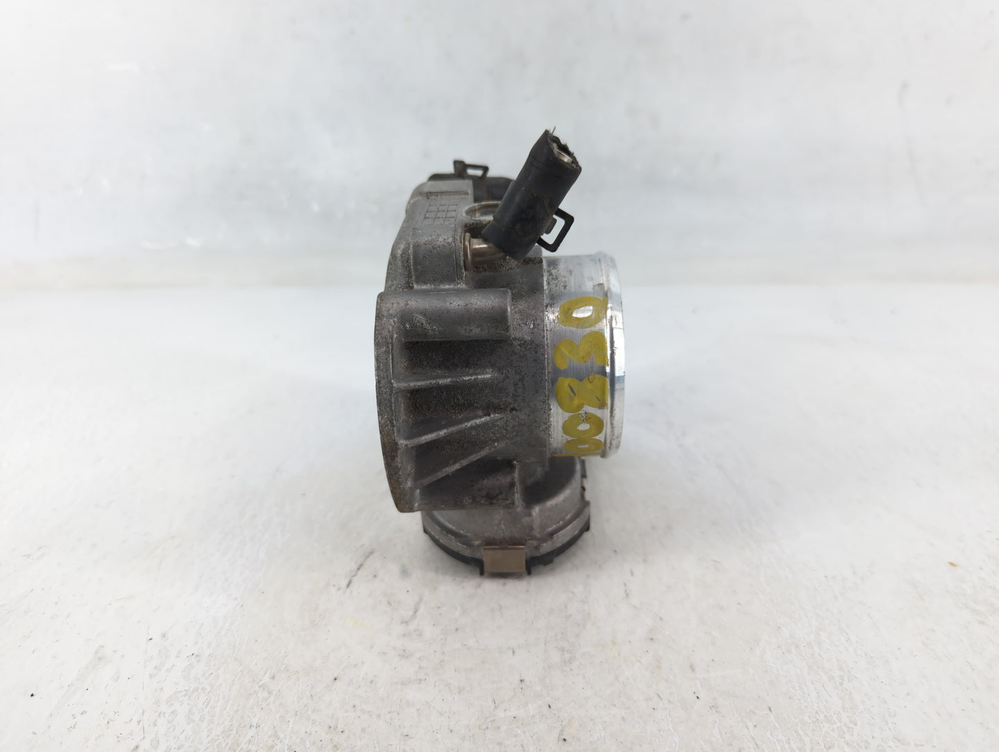 2011-2015 Hyundai Sonata Throttle Body P/N:35100-2G800 Fits Fits 2011 2012 2013 2014 2015 2016 OEM Used Auto Parts - Oemused