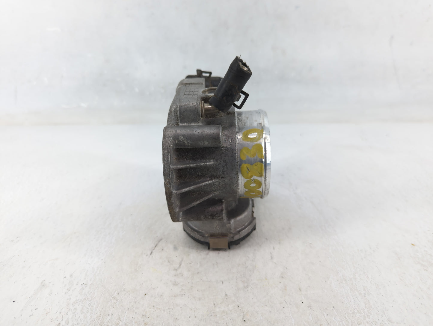 2011-2015 Hyundai Sonata Throttle Body P/N:35100-2G800 Fits Fits 2011 2012 2013 2014 2015 2016 OEM Used Auto Parts - Oemused