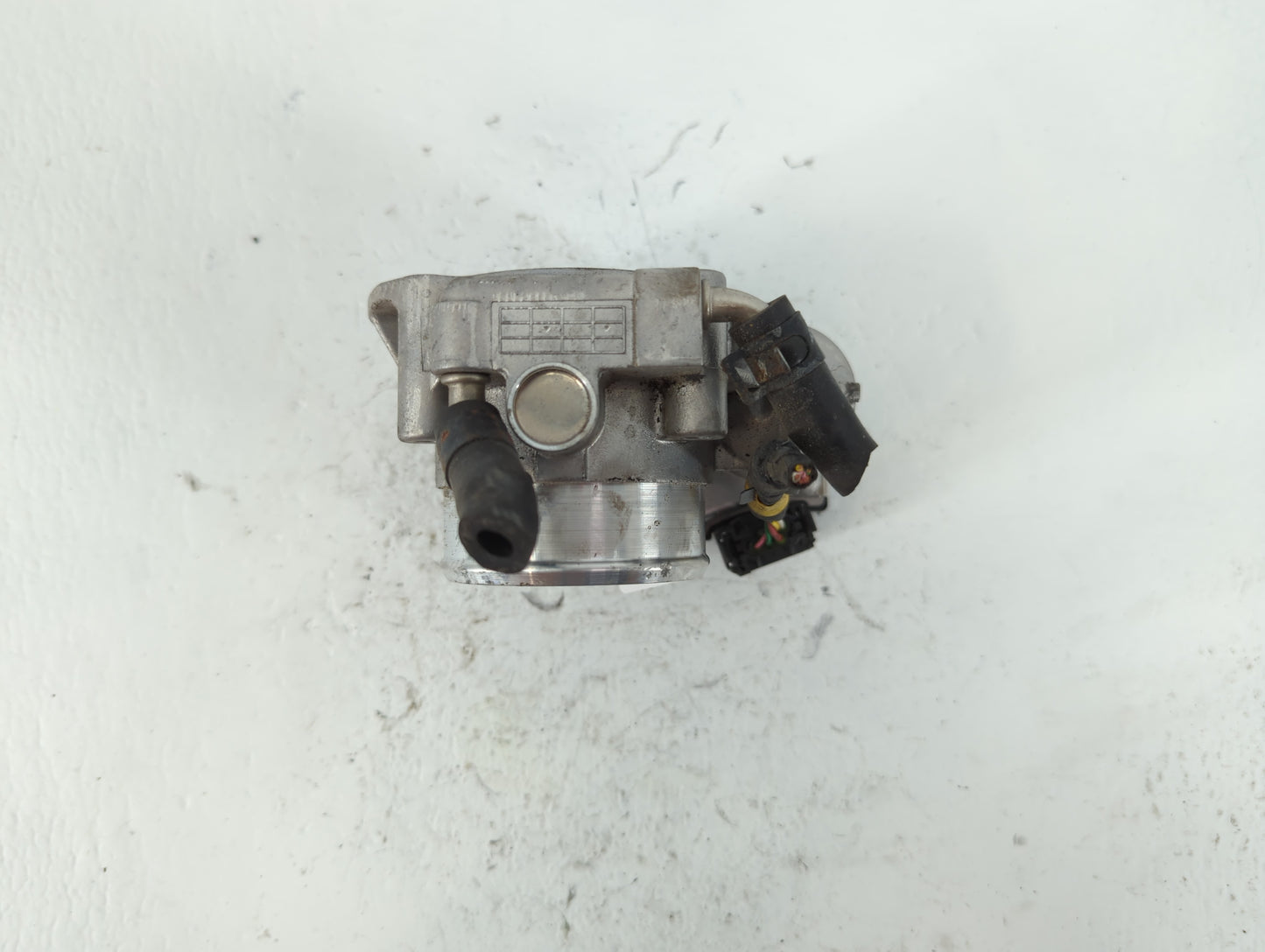 2011-2015 Hyundai Sonata Throttle Body P/N:35100-2G800 Fits Fits 2011 2012 2013 2014 2015 2016 OEM Used Auto Parts - Oemused