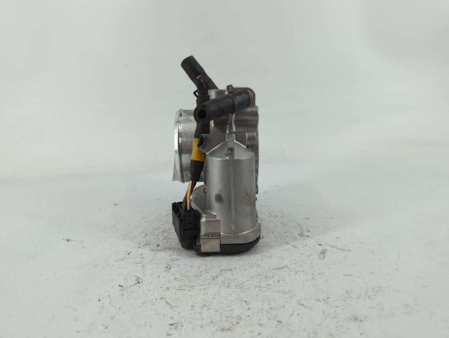 2011-2015 Hyundai Sonata Throttle Body P/N:35100-2G800 Fits Fits 2011 2012 2013 2014 2015 2016 OEM Used Auto Parts - Oemused