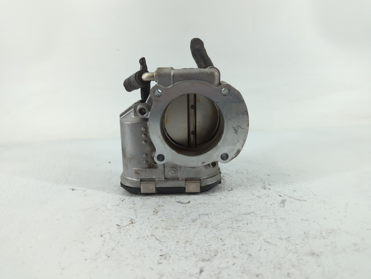 2011-2015 Hyundai Sonata Throttle Body P/N:35100-2G800 Fits Fits 2011 2012 2013 2014 2015 2016 OEM Used Auto Parts - Oemused