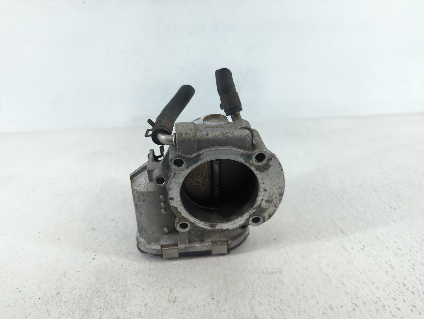 2011-2014 Hyundai Sonata Throttle Body P/N:35100-2G700 Fits Fits 2011 2012 2013 2014 2015 2016 OEM Used Auto Parts - Oemused