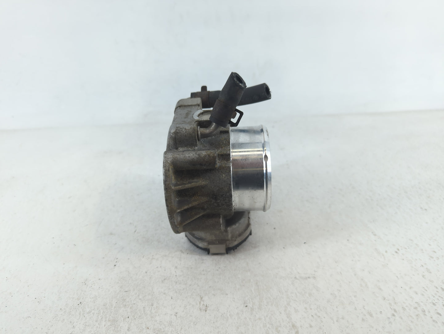 2011-2014 Hyundai Sonata Throttle Body P/N:35100-2G700 Fits Fits 2011 2012 2013 2014 2015 2016 OEM Used Auto Parts - Oemused