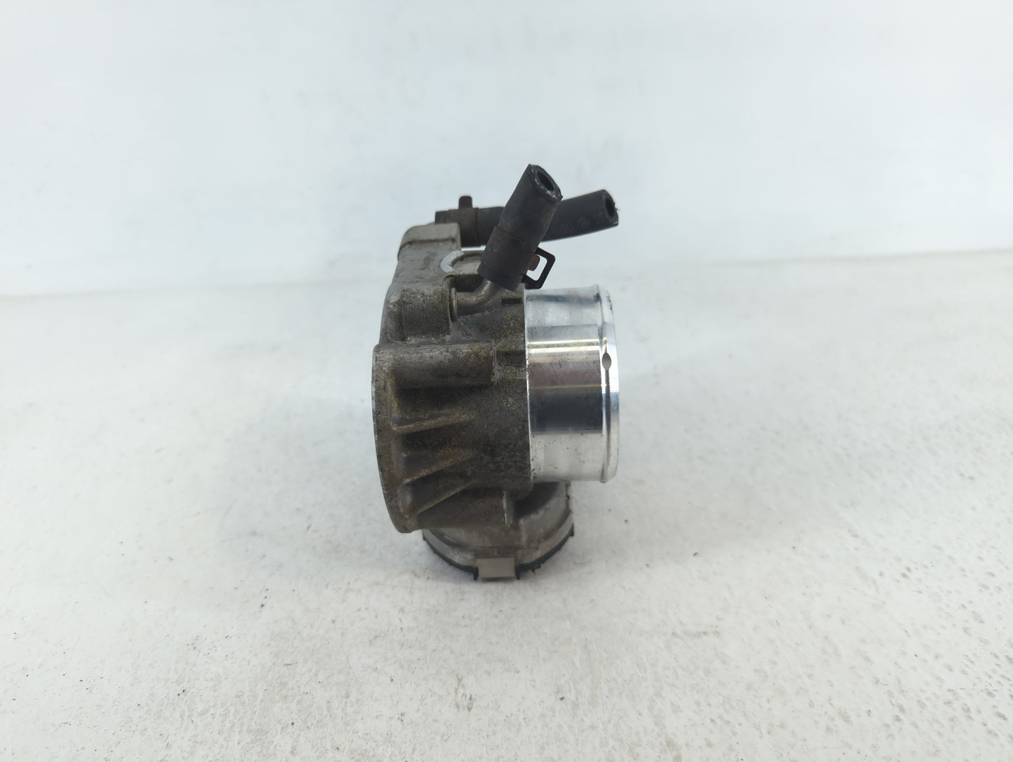2011-2014 Hyundai Sonata Throttle Body P/N:35100-2G700 Fits Fits 2011 2012 2013 2014 2015 2016 OEM Used Auto Parts - Oemused