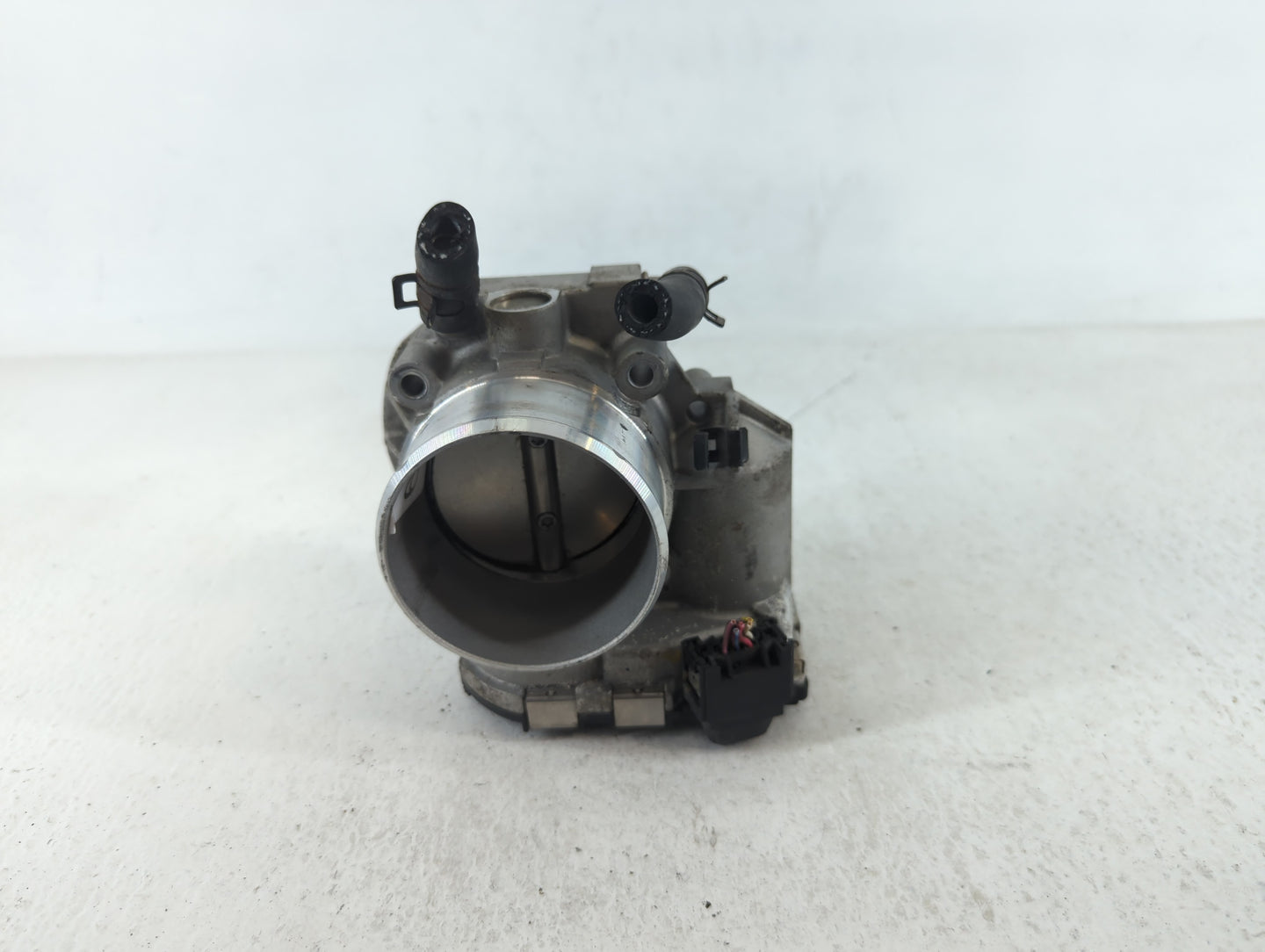 2011-2014 Hyundai Sonata Throttle Body P/N:35100-2G700 Fits Fits 2011 2012 2013 2014 2015 2016 OEM Used Auto Parts - Oemused