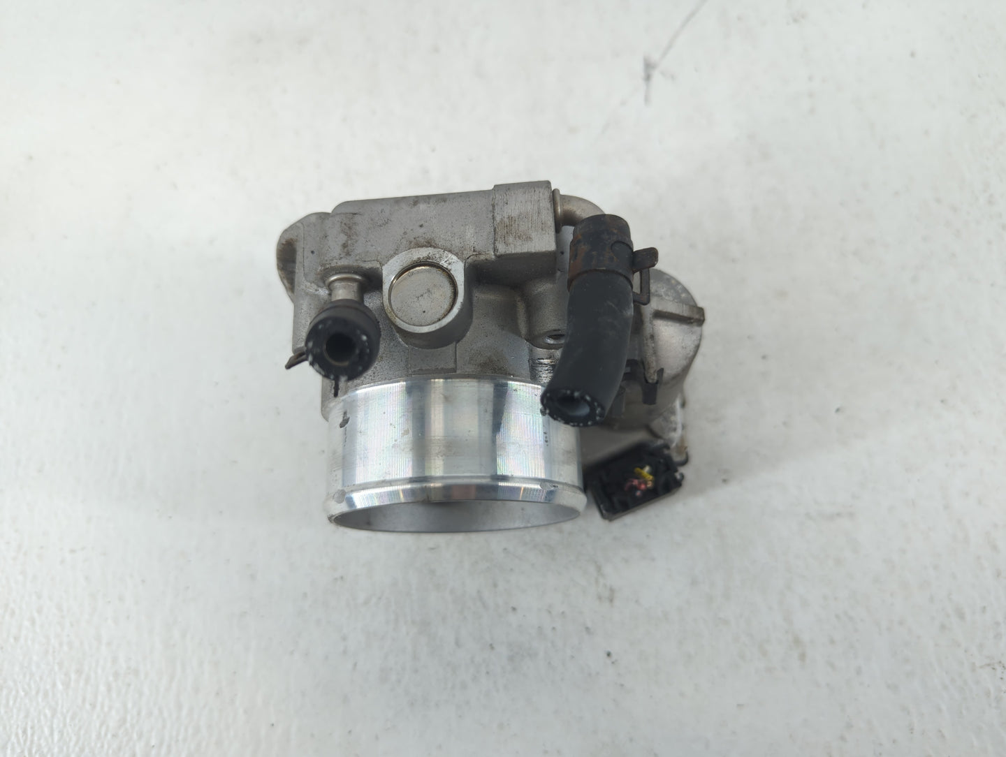 2011-2014 Hyundai Sonata Throttle Body P/N:35100-2G700 Fits Fits 2011 2012 2013 2014 2015 2016 OEM Used Auto Parts - Oemused