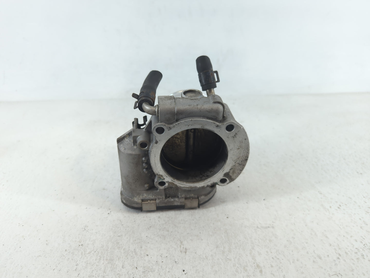 2011-2014 Hyundai Sonata Throttle Body P/N:35100-2G700 Fits Fits 2011 2012 2013 2014 2015 2016 OEM Used Auto Parts - Oemused
