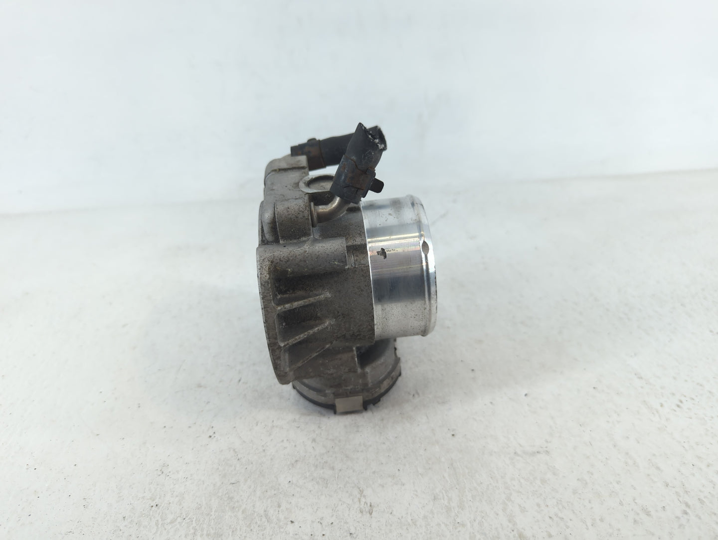 2011-2014 Hyundai Sonata Throttle Body P/N:35100-2G700 Fits Fits 2011 2012 2013 2014 2015 2016 OEM Used Auto Parts - Oemused