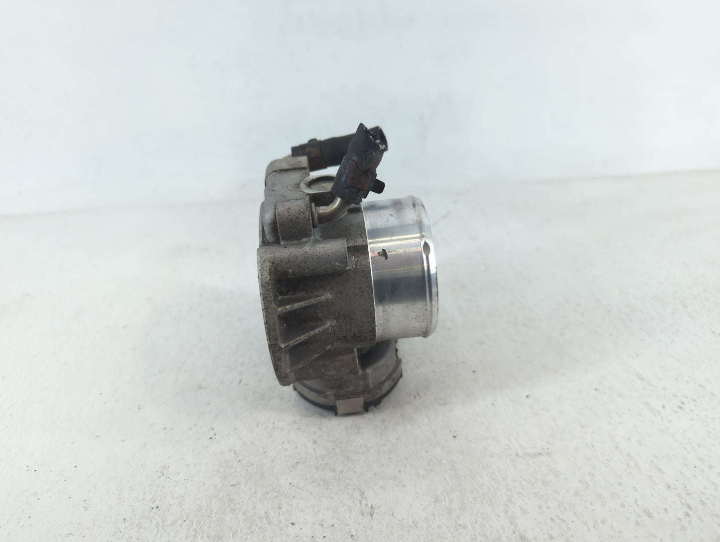 2011-2014 Hyundai Sonata Throttle Body P/N:35100-2G700 Fits Fits 2011 2012 2013 2014 2015 2016 OEM Used Auto Parts - Oemused