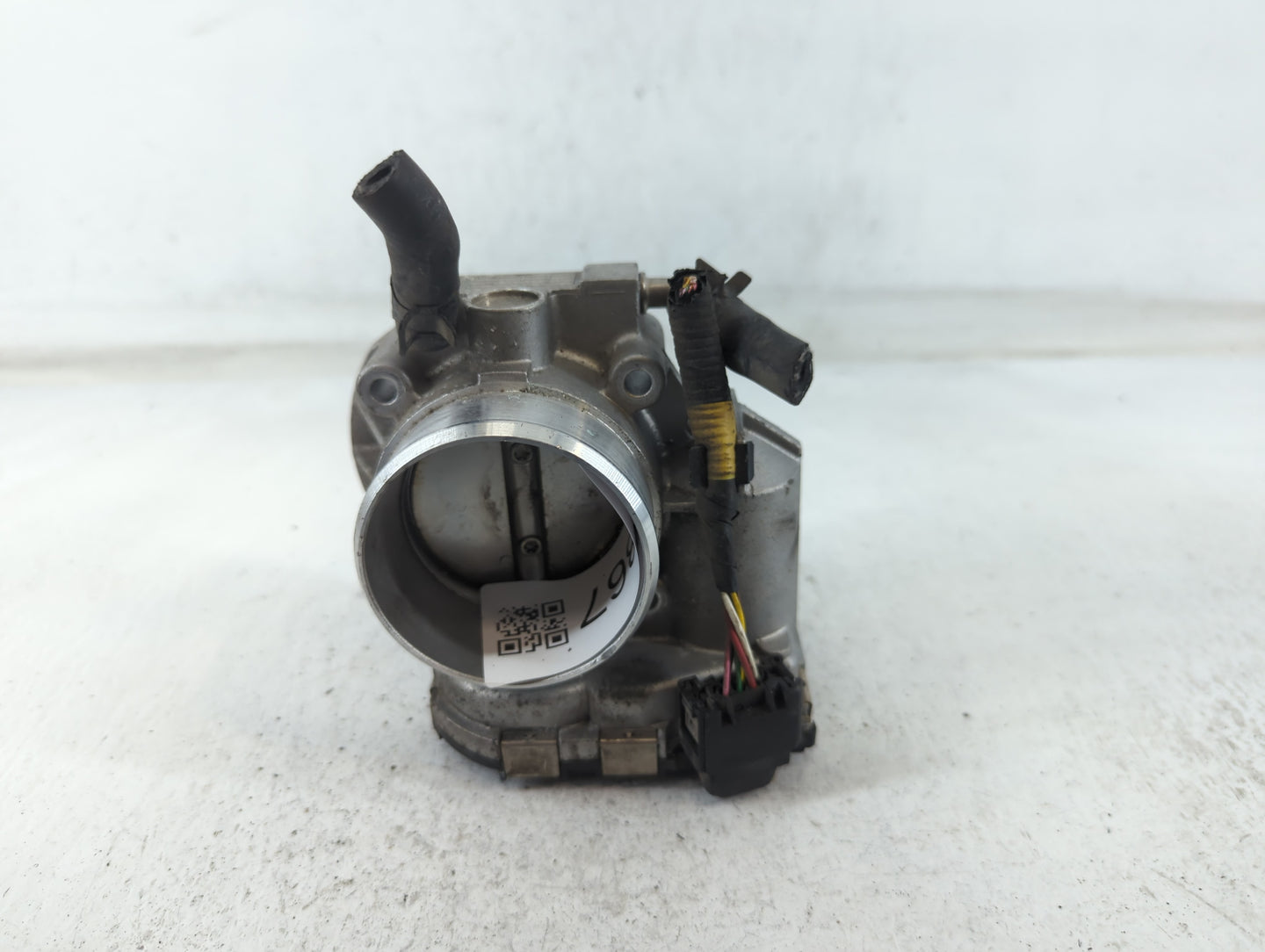 2011-2015 Hyundai Sonata Throttle Body P/N:35100-2G800 Fits Fits 2011 2012 2013 2014 2015 2016 OEM Used Auto Parts - Oemused