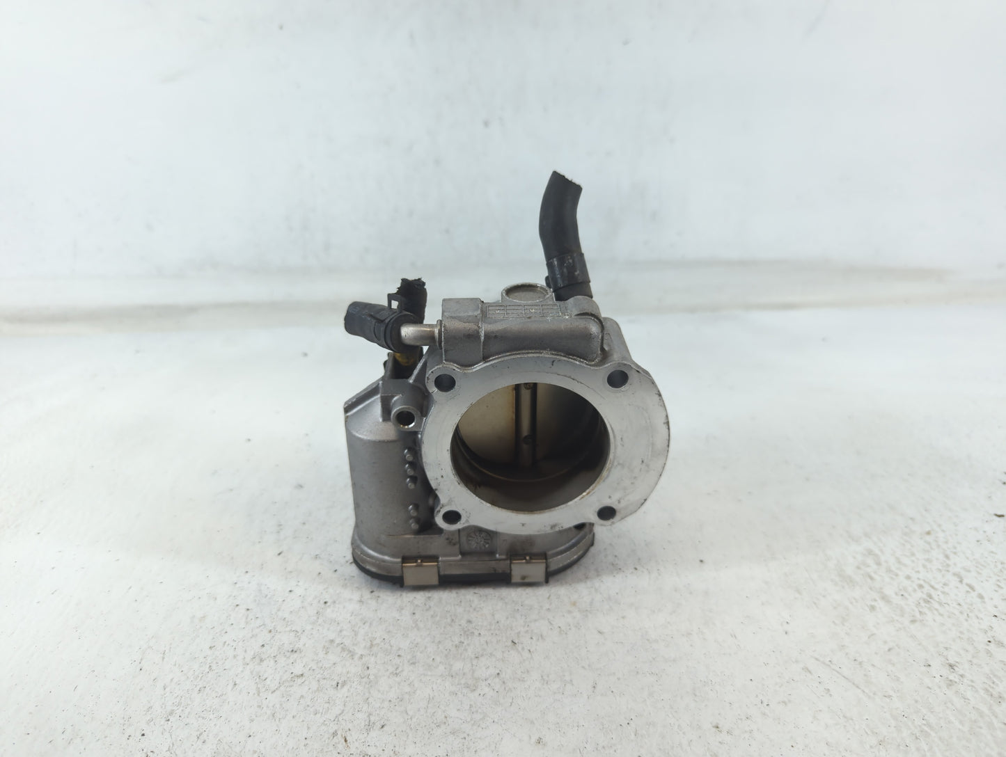 2011-2015 Hyundai Sonata Throttle Body P/N:35100-2G800 Fits Fits 2011 2012 2013 2014 2015 2016 OEM Used Auto Parts - Oemused