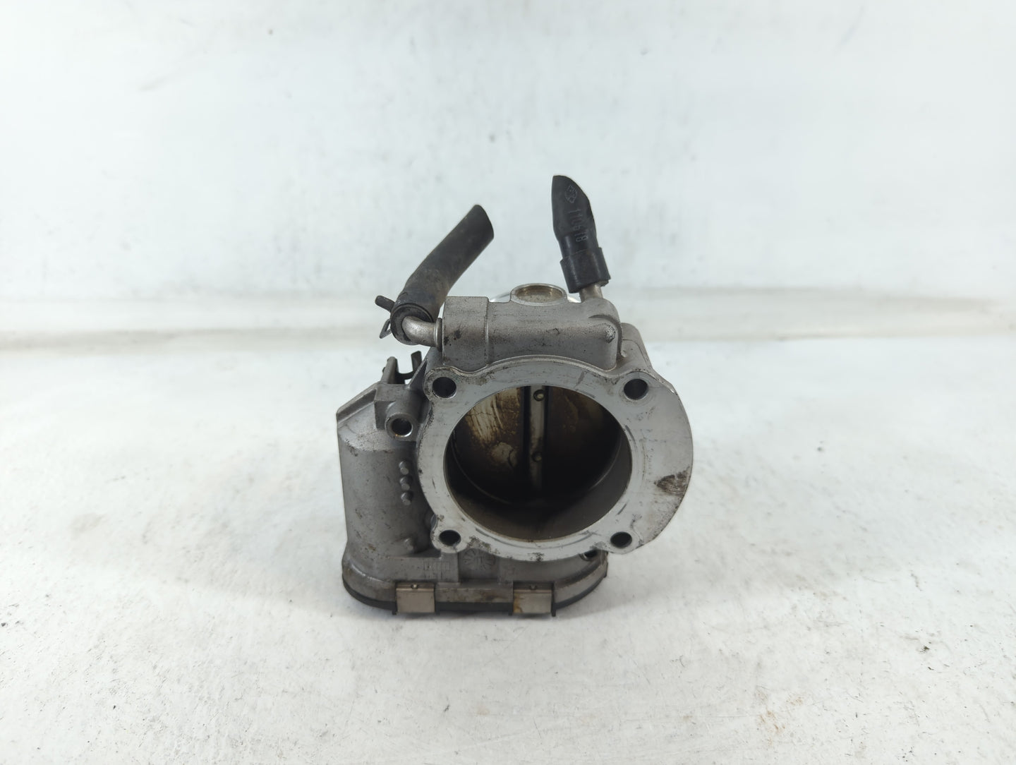 2011-2014 Hyundai Sonata Throttle Body P/N:35100-2G700 Fits Fits 2011 2012 2013 2014 2015 2016 OEM Used Auto Parts - Oemused