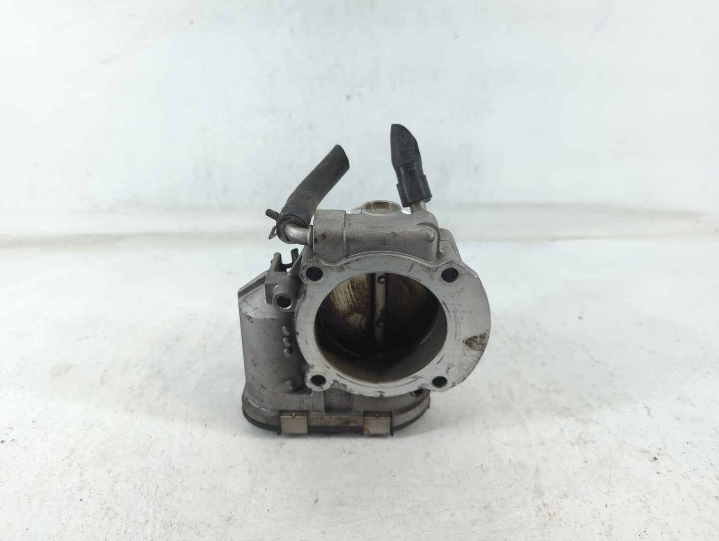 2011-2014 Hyundai Sonata Throttle Body P/N:35100-2G700 Fits Fits 2011 2012 2013 2014 2015 2016 OEM Used Auto Parts - Oemused