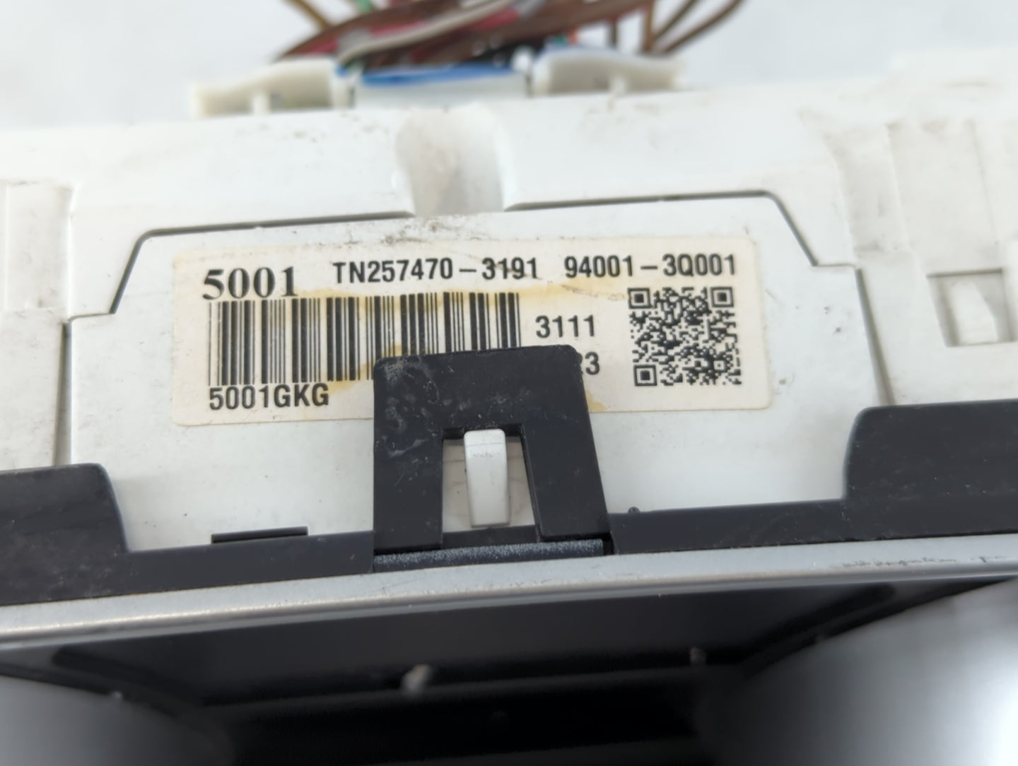 2011-2013 Hyundai Sonata Instrument Cluster Speedometer Gauges P/N:94001-3Q001 Fits Fits 2011 2012 2013 OEM Used Auto Parts 