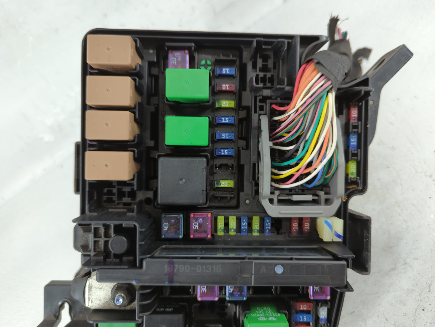 2011-2012 Hyundai Sonata Fusebox Fuse Box Panel Relay Module P/N:91950-3S711 Fits Fits 2011 2012 OEM Used Auto Parts - Oemus
