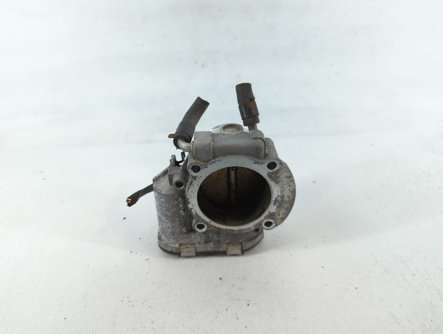 2011-2014 Hyundai Sonata Throttle Body P/N:35100-2G700 Fits Fits 2011 2012 2013 2014 2015 2016 OEM Used Auto Parts - Oemused