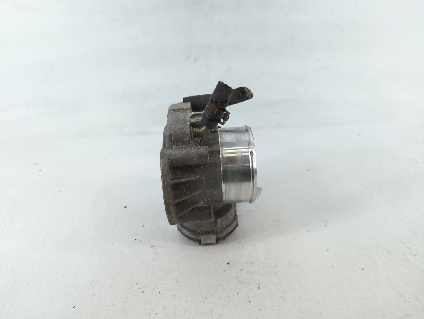 2011-2014 Hyundai Sonata Throttle Body P/N:35100-2G700 Fits Fits 2011 2012 2013 2014 2015 2016 OEM Used Auto Parts - Oemused