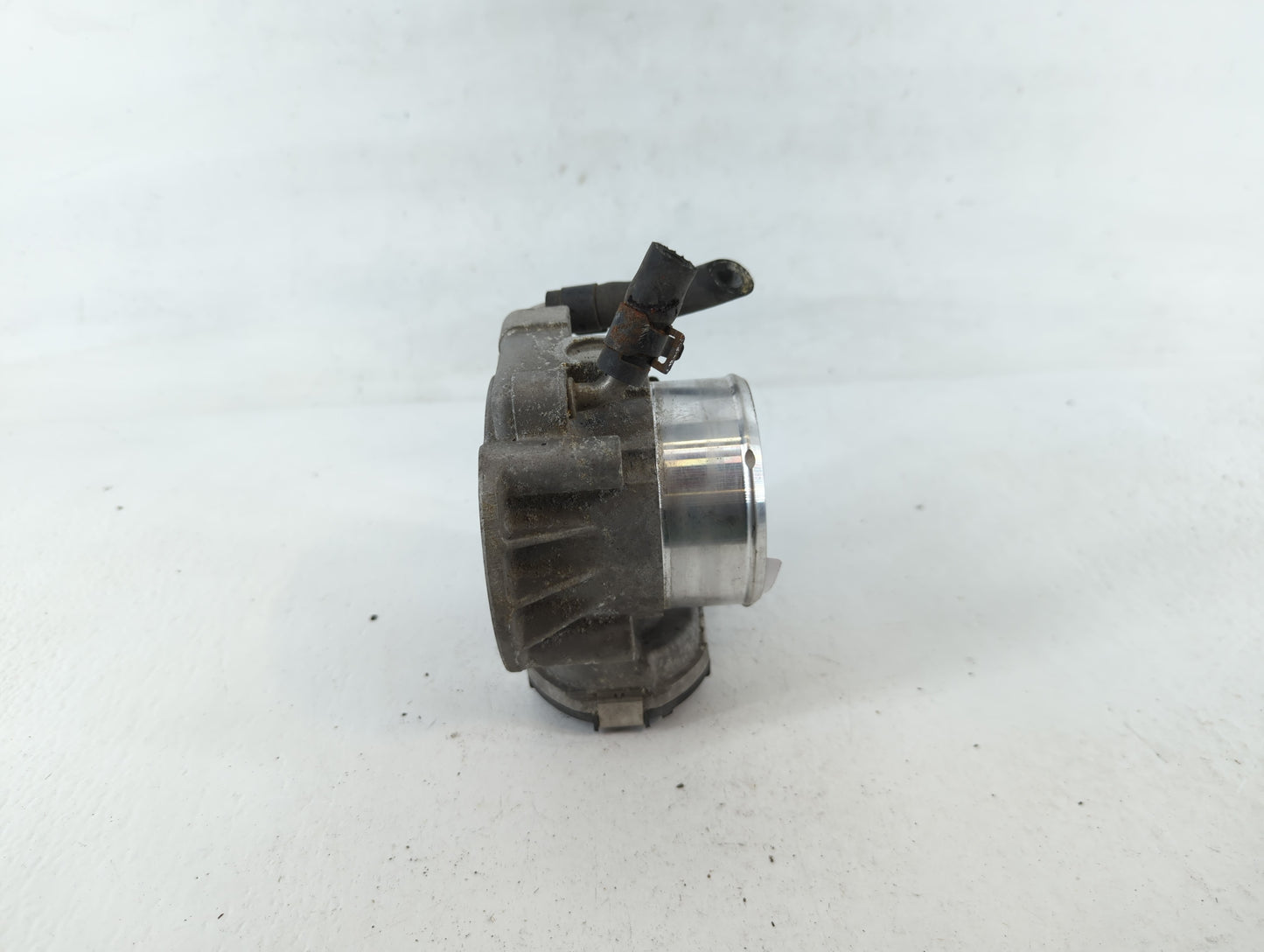 2011-2014 Hyundai Sonata Throttle Body P/N:35100-2G700 Fits Fits 2011 2012 2013 2014 2015 2016 OEM Used Auto Parts - Oemused