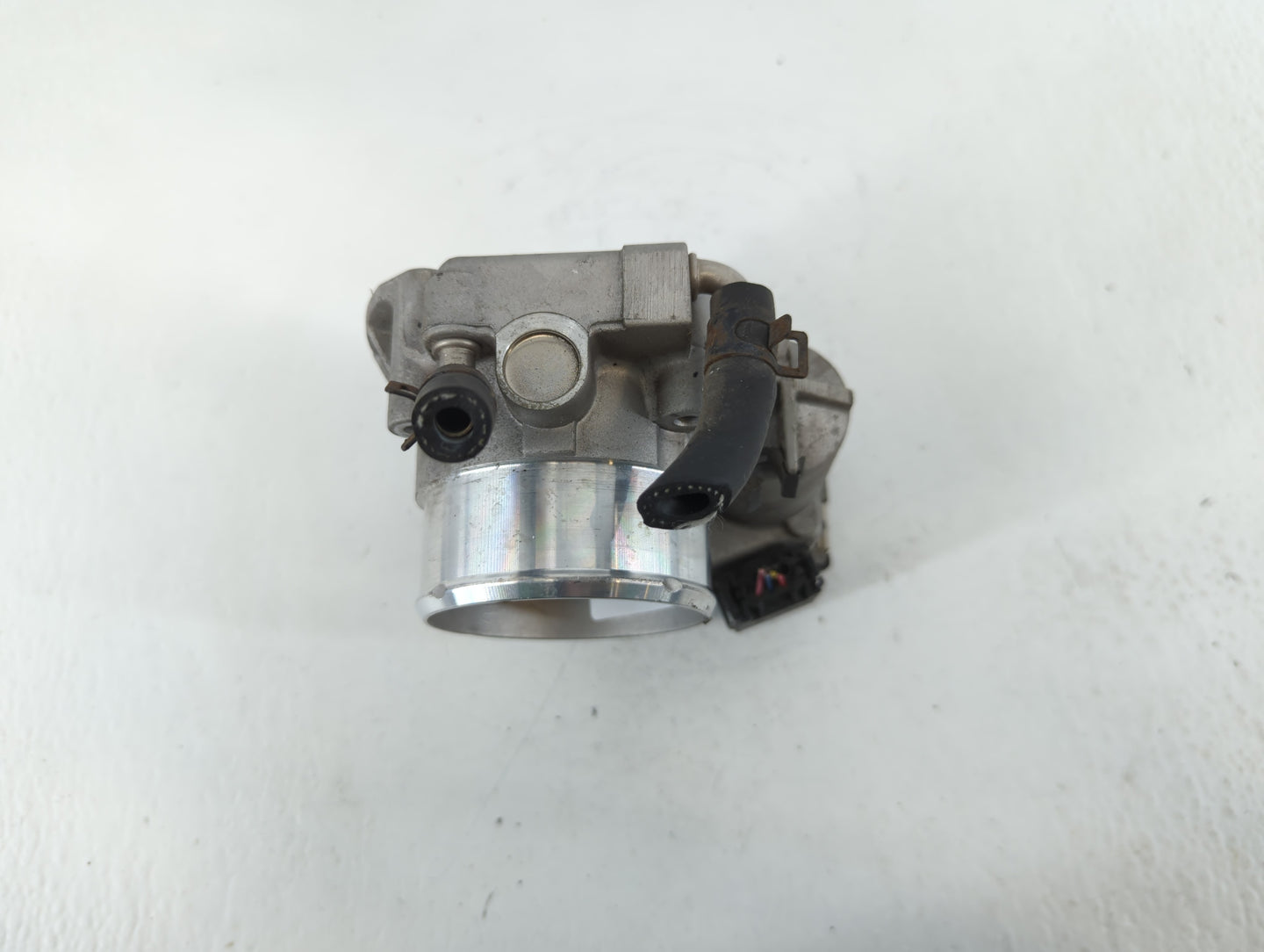 2011-2014 Hyundai Sonata Throttle Body P/N:35100-2G700 Fits Fits 2011 2012 2013 2014 2015 2016 OEM Used Auto Parts - Oemused
