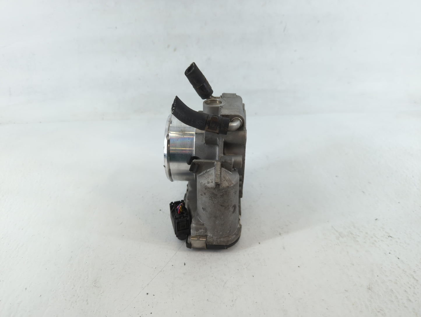2011-2014 Hyundai Sonata Throttle Body P/N:35100-2G700 Fits Fits 2011 2012 2013 2014 2015 2016 OEM Used Auto Parts - Oemused