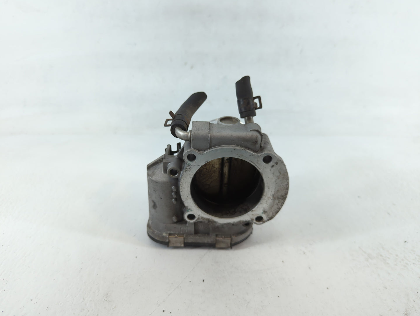 2011-2014 Hyundai Sonata Throttle Body P/N:35100-2G700 Fits Fits 2011 2012 2013 2014 2015 2016 OEM Used Auto Parts - Oemused