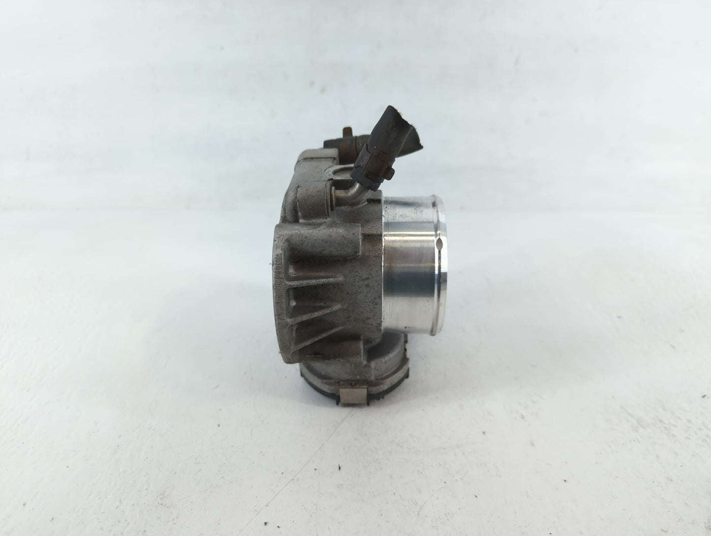 2011-2014 Hyundai Sonata Throttle Body P/N:35100-2G700 Fits Fits 2011 2012 2013 2014 2015 2016 OEM Used Auto Parts - Oemused