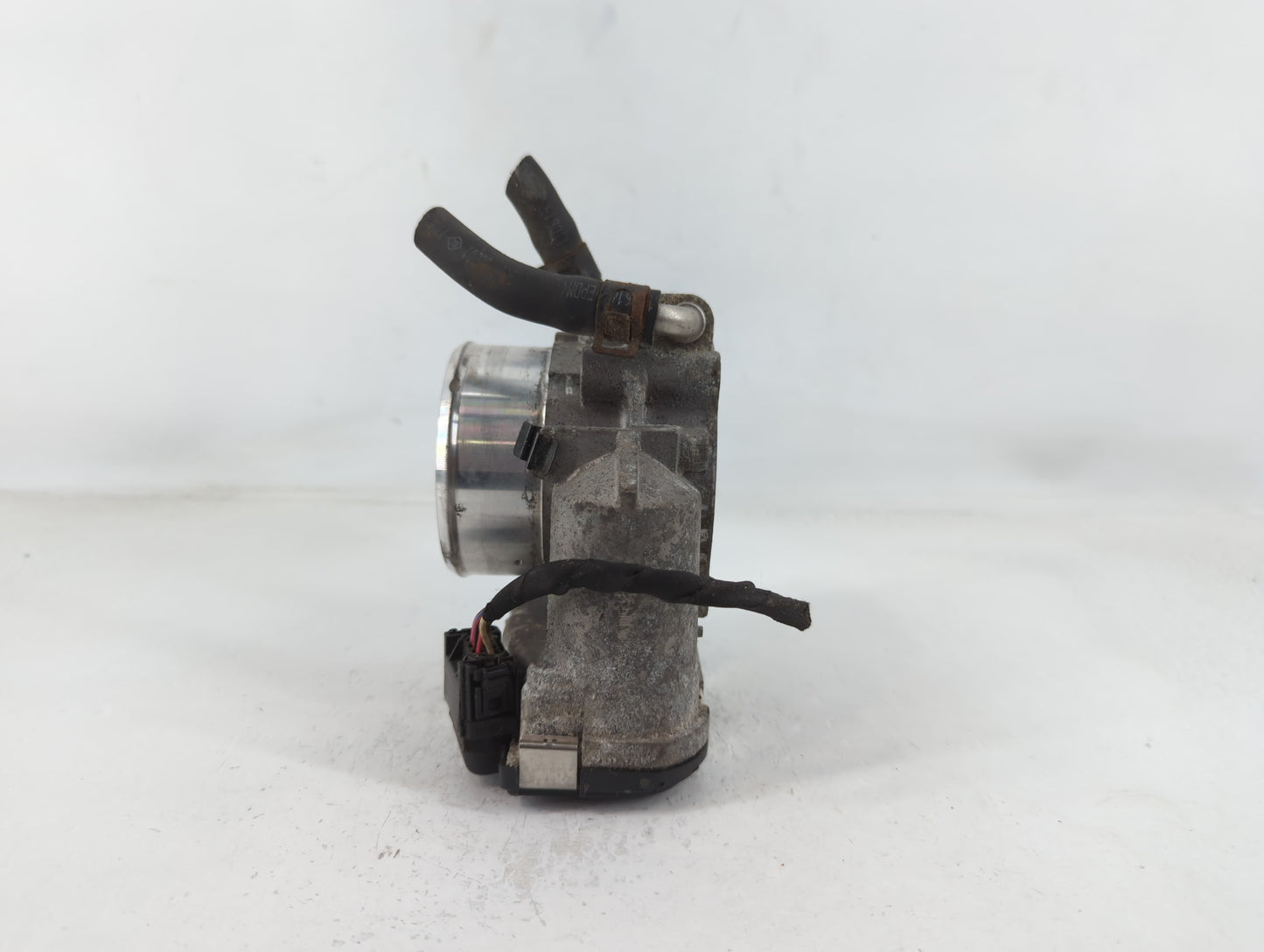 2011-2014 Hyundai Sonata Throttle Body P/N:35100-2G700 Fits Fits 2011 2012 2013 2014 2015 2016 OEM Used Auto Parts - Oemused
