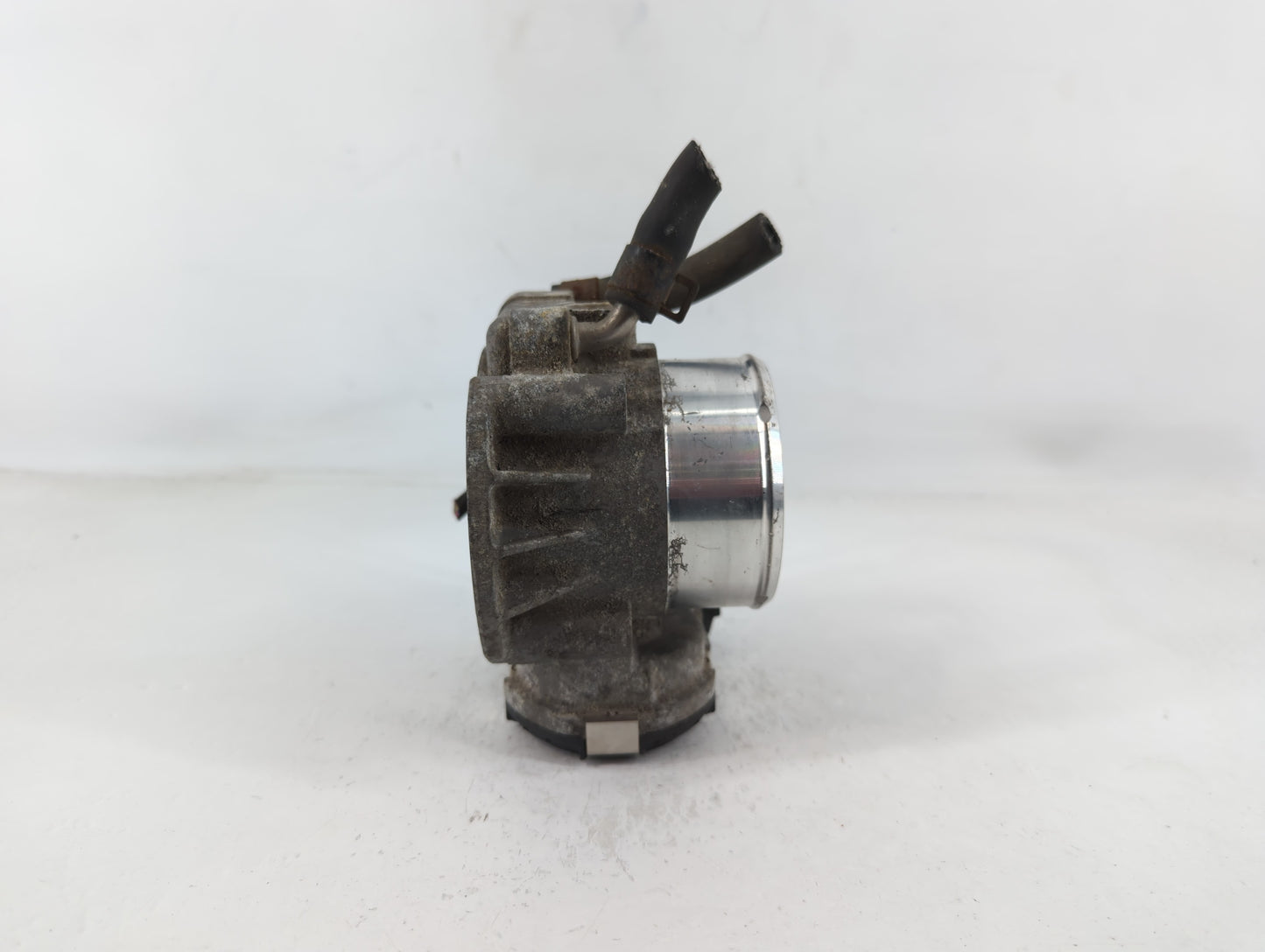 2011-2014 Hyundai Sonata Throttle Body P/N:35100-2G700 Fits Fits 2011 2012 2013 2014 2015 2016 OEM Used Auto Parts - Oemused