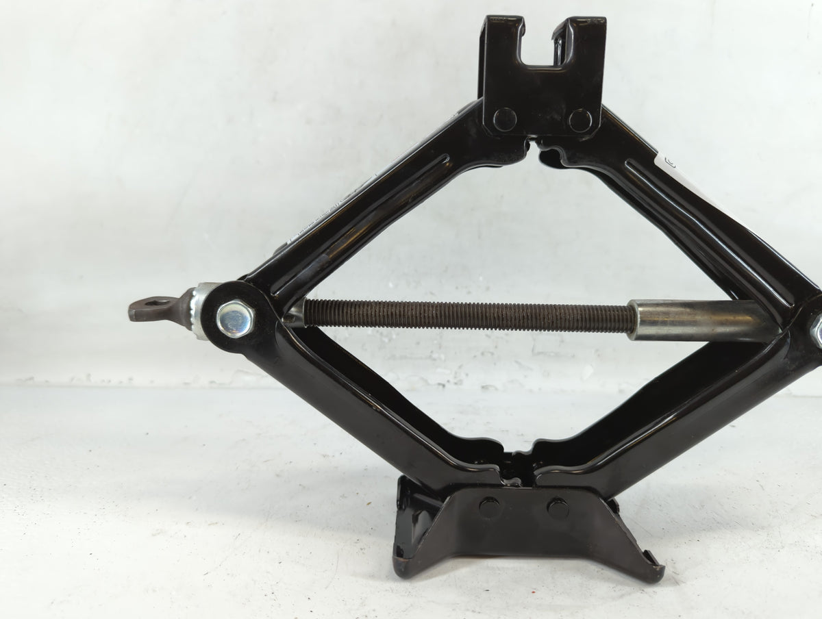 2012 Hyundai Sonata Spare Scissor Car Jack 757475 - Oemusedautoparts1.com