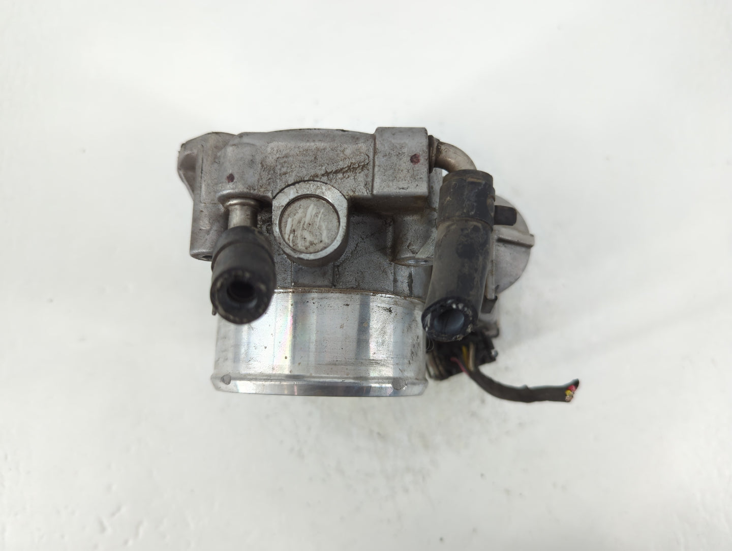 2011-2014 Hyundai Sonata Throttle Body P/N:35100-2G700 Fits Fits 2011 2012 2013 2014 2015 2016 OEM Used Auto Parts - Oemused
