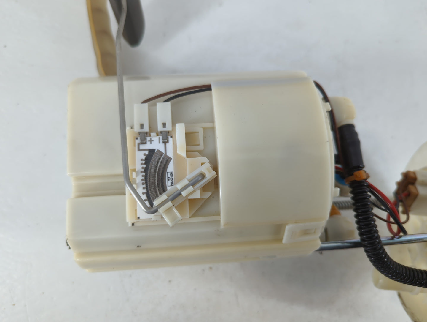 2011-2014 Hyundai Sonata Electrical Gas Fuel Pump Assembly - Oemusedautoparts1.com